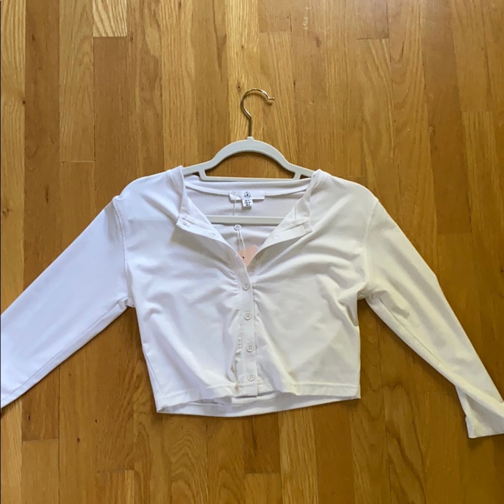 White long sleeve crop top